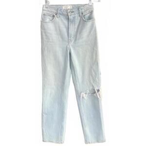 Abercrombie & Fitch The '90s Straight Ultra High Rise Distressed Light